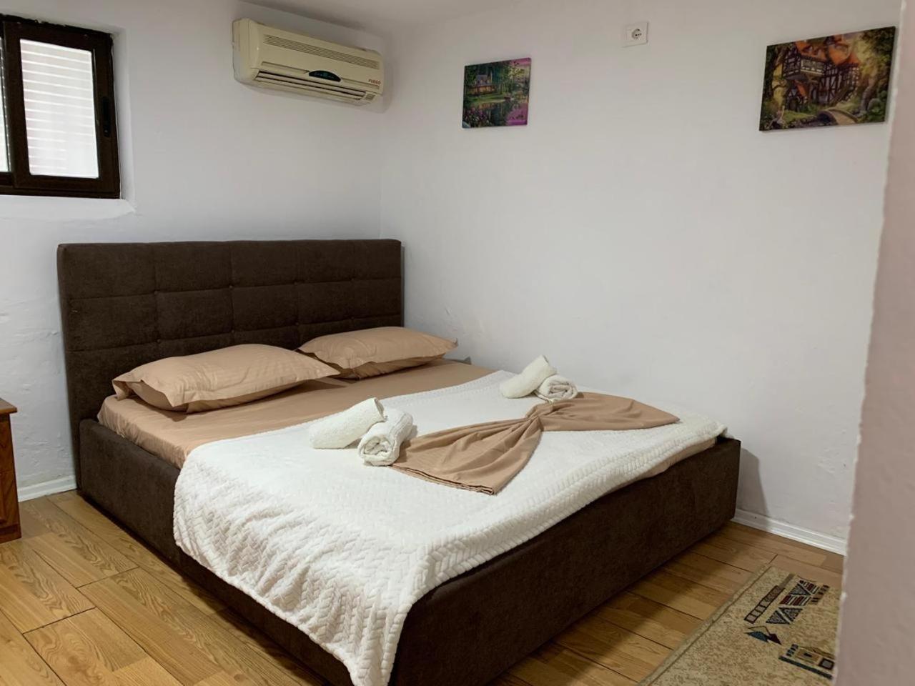 Guesthouse N&B Berat Exterior foto